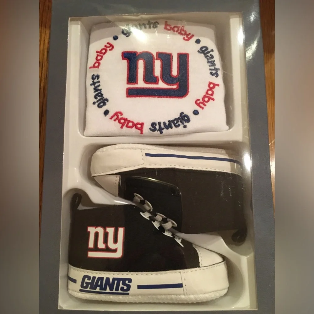 NFL NY New York Giants Baby Bib and Pre-Walkers Shoe Bootie Set